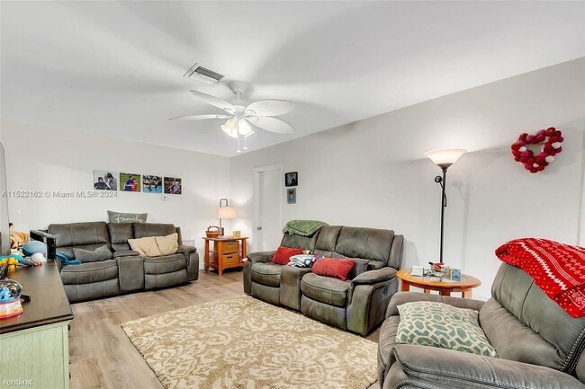 Building Photo - 3 br, 2 bath House - 10821 SW 78th Ave # 1...