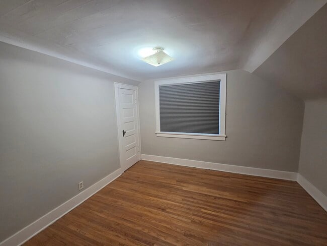 Bedroom - 709 Marshall St