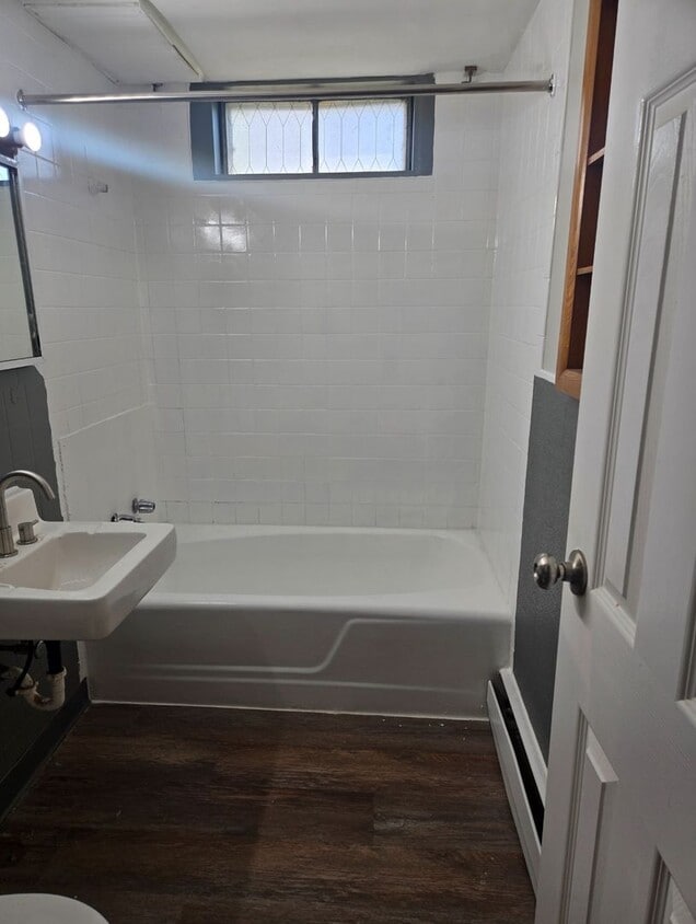 Building Photo - $550 - 1 bed 1 bath - Multi-Family