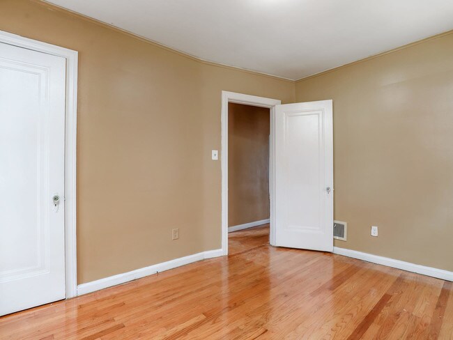 Foto del edificio - 13084 Corbett Ave