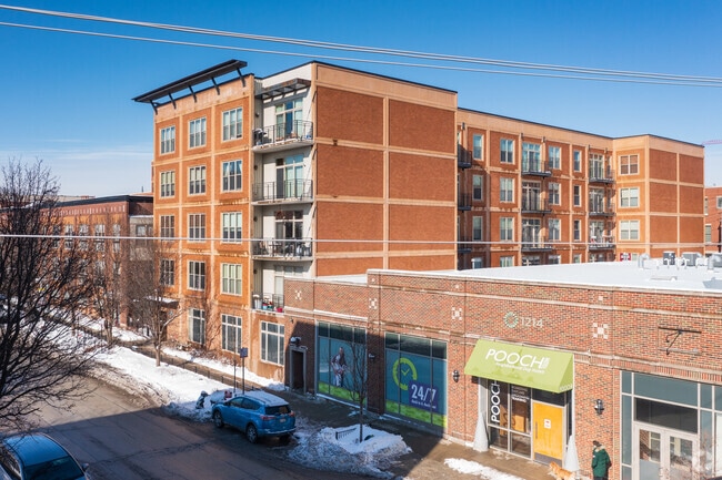Building Photo - 1228 W Monroe St