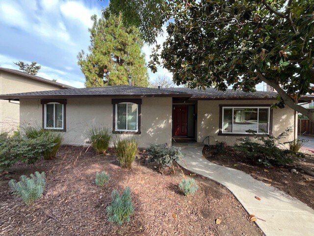 Foto principal - 135 Rose Ct