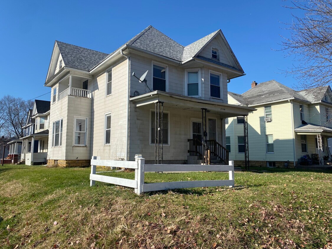 2104 Farnam St, Davenport, IA 52803 House for Rent in Davenport, IA