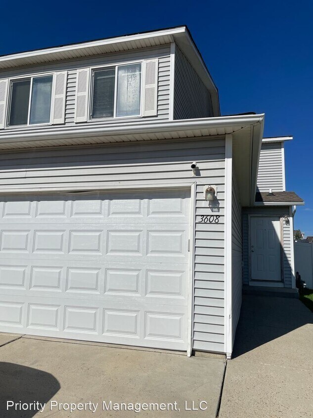 Primary Photo - 3 br, 2.5 bath House - 3608 Blue Ave