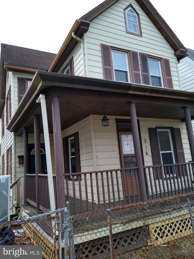 Building Photo - 216 S 4th St