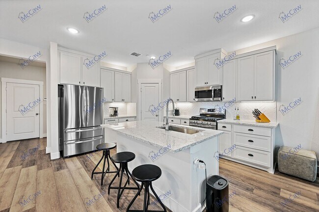 Building Photo - Spacious and Beautiful 3/2.5 Townhome in N...