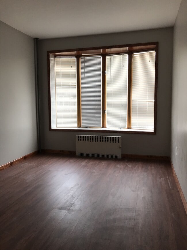 Back Room #1 - 1456 Dahill Rd