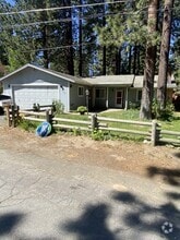 Building Photo - 924 Linda Ave