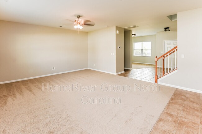 Building Photo - 2009 Maple View Ln