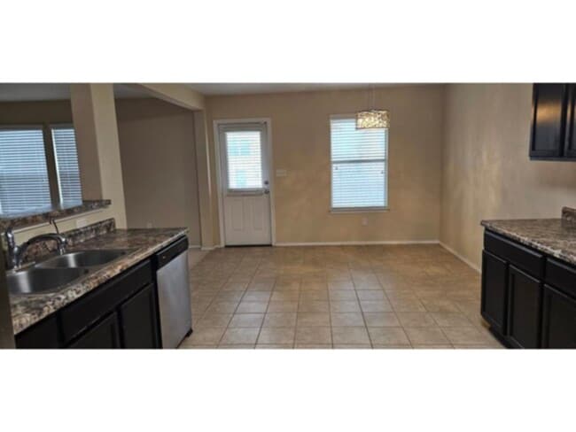 Building Photo - 3Br 2Fb 1HB