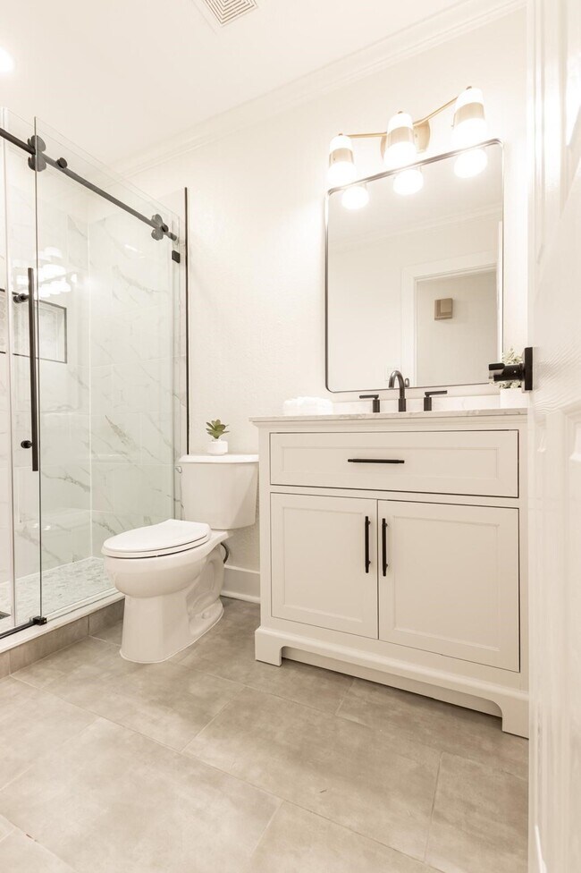 Foto del edificio - 1102 Ashdale Dr