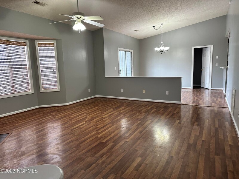 Building Photo - 113 Breezewood Dr