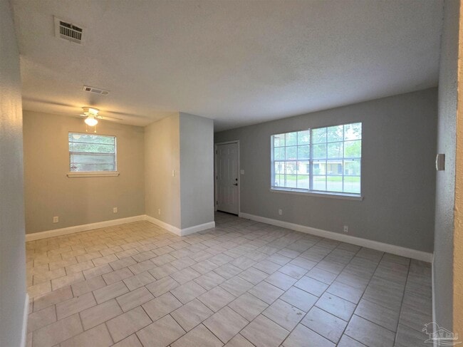 Building Photo - 6424 Dunbar Rd