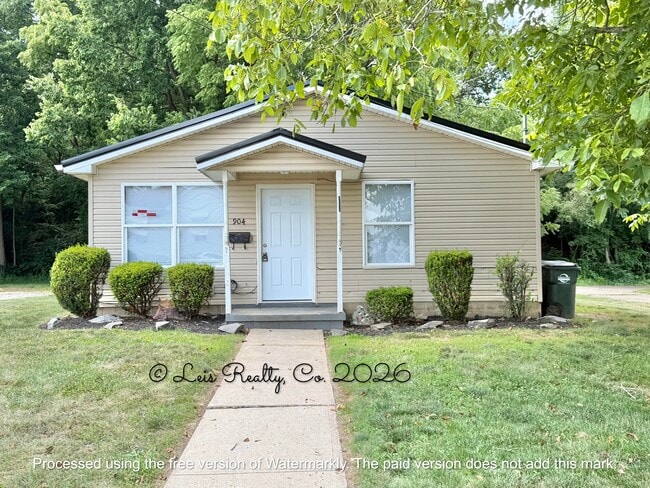 Building Photo - 904 Race Dr