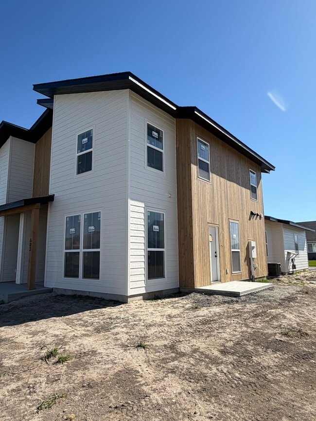 Building Photo - 603 Holstein Wy