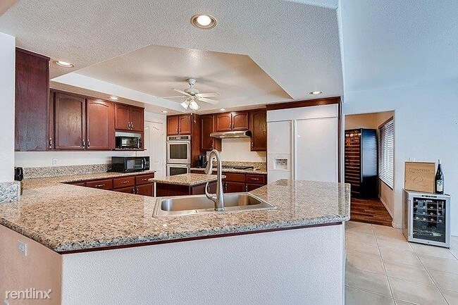 Foto del edificio - 5 br, 3 bath House - 8963 Bracken Cliff Court