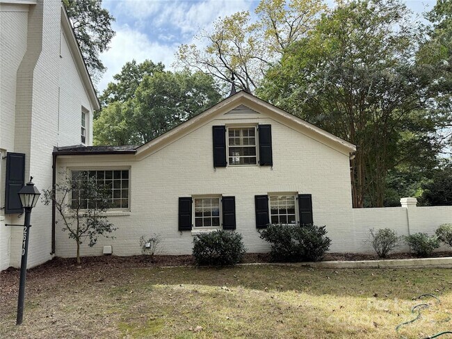 Foto del edificio - 2610 Providence Rd