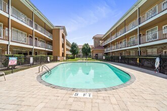 Building Photo - 6263 Westheimer Rd