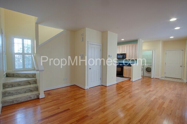 Foto del edificio - Three Bedroom Detached Condo - Forest Heig...