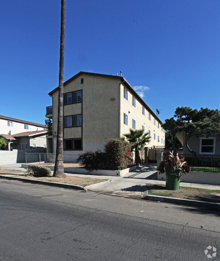 Building Photo - 1212 N Commonwealth Ave