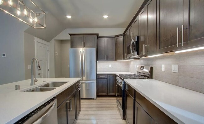 Building Photo - 3 bed 2.5 bath by Sand Lake