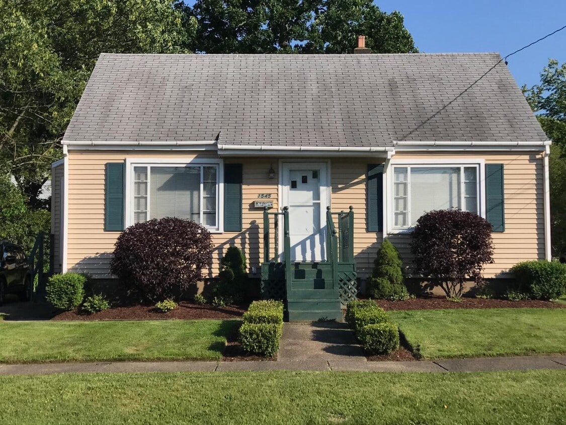 1545 W 45th St, Erie, PA 16509 House Rental in Erie, PA