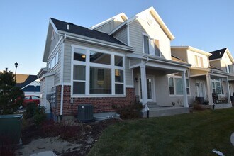 Building Photo - 9242 S Rose Cottage Way