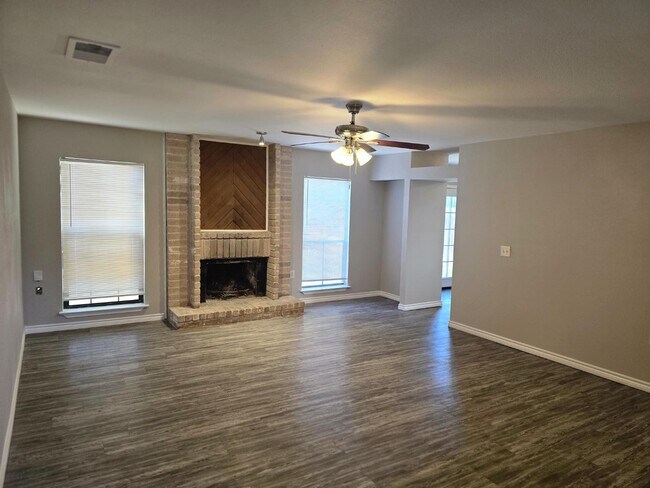 Foto del edificio - 8123 Comanche Pass