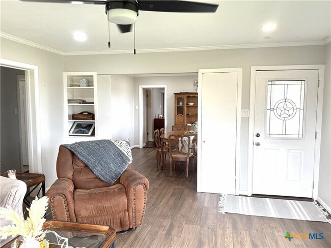 Building Photo - 1045 Arnold Rd