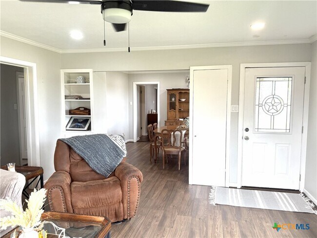 Foto del edificio - 1045 Arnold Rd