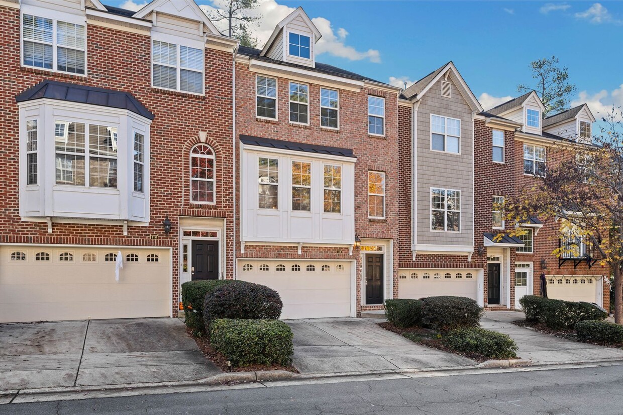 Primary Photo - Bright and Spacious 3-Bed Home Near Homest...