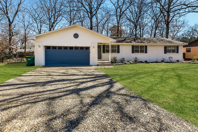 Building Photo - 22 Single Oaks Dr