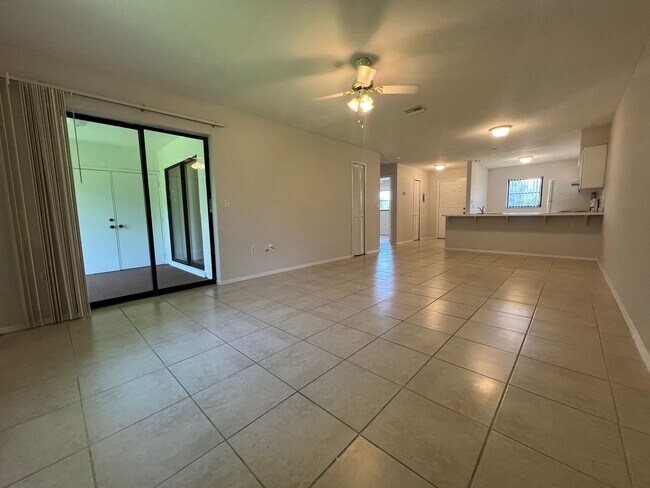 Foto del edificio - $1,200/month ** Annual ** 2 bed / 1 Bath -...