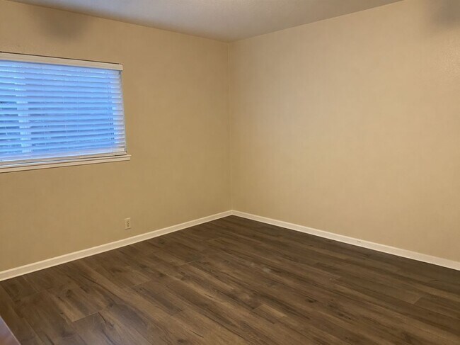 Foto del edificio - 1460 Berry Dr