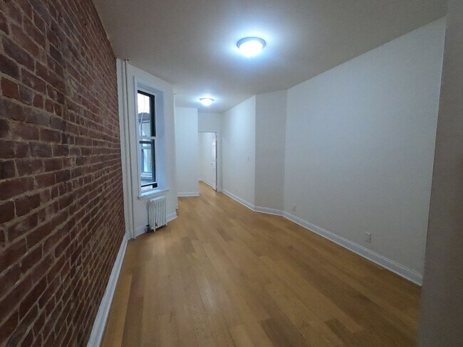 Foto del edificio - 514 E 83rd St