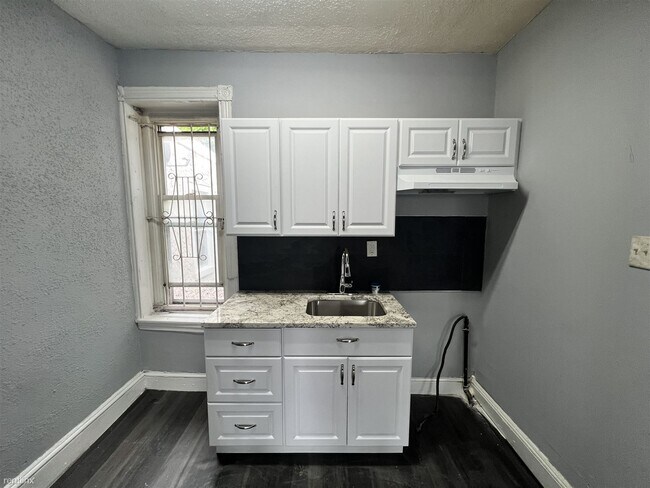 Building Photo - 2 br, 1 bath Duplex - 5548 Master Street 2
