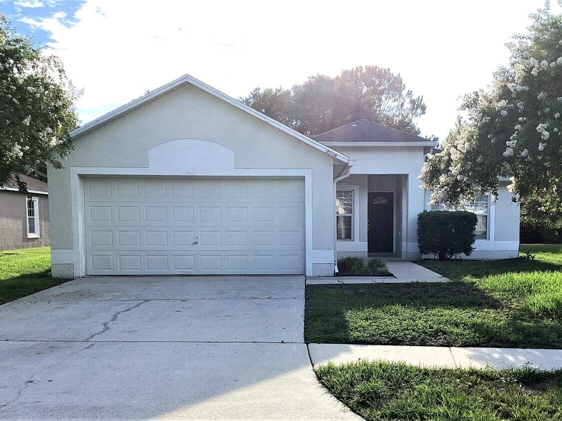 2716 Lantana Lakes Drive E House Rental in Jacksonville, FL
