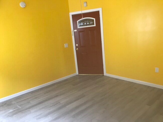 Living room - 360 Jackson St