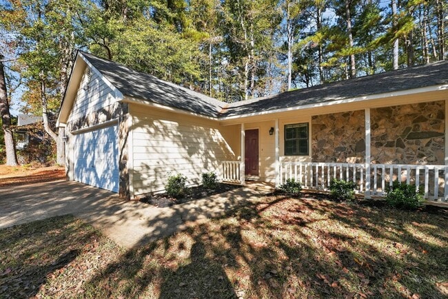 Building Photo - 165 Paces Dr