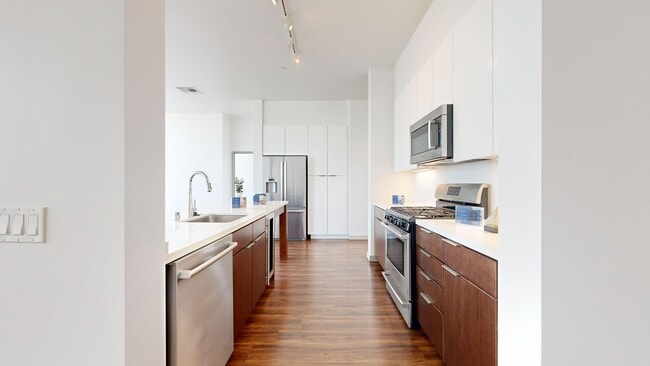Interior Photo - 3033 Wilshire