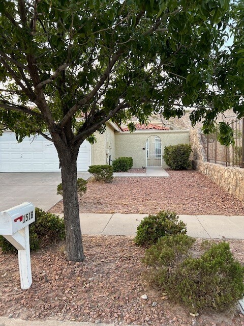 Building Photo - 151 N Alto Mesa Dr