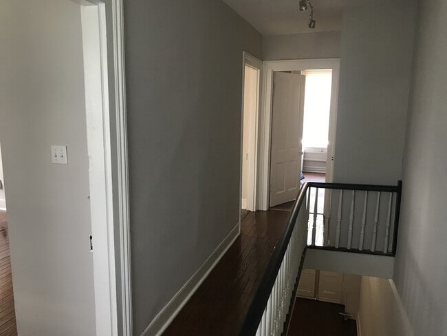 Building Photo - 327 S Laurel St