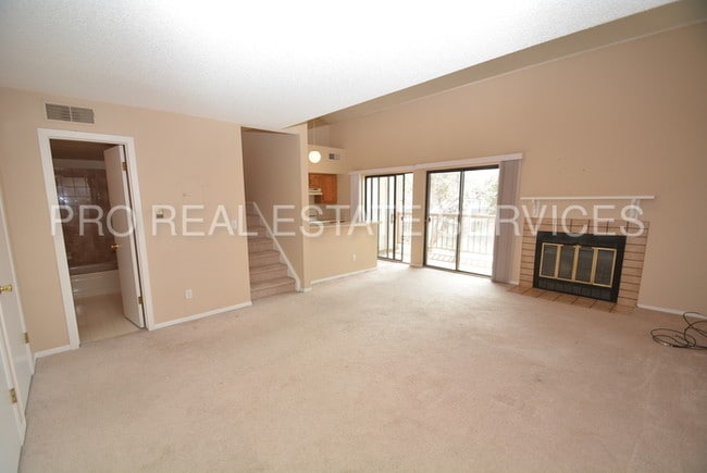 Building Photo - 9680 Brentwood Way