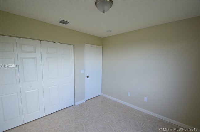 Foto del edificio - 15115 NW 8th St