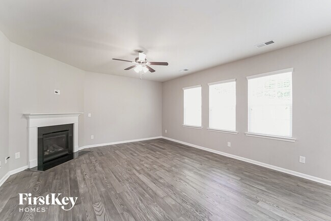 Building Photo - 196 Paradise Hills Cir