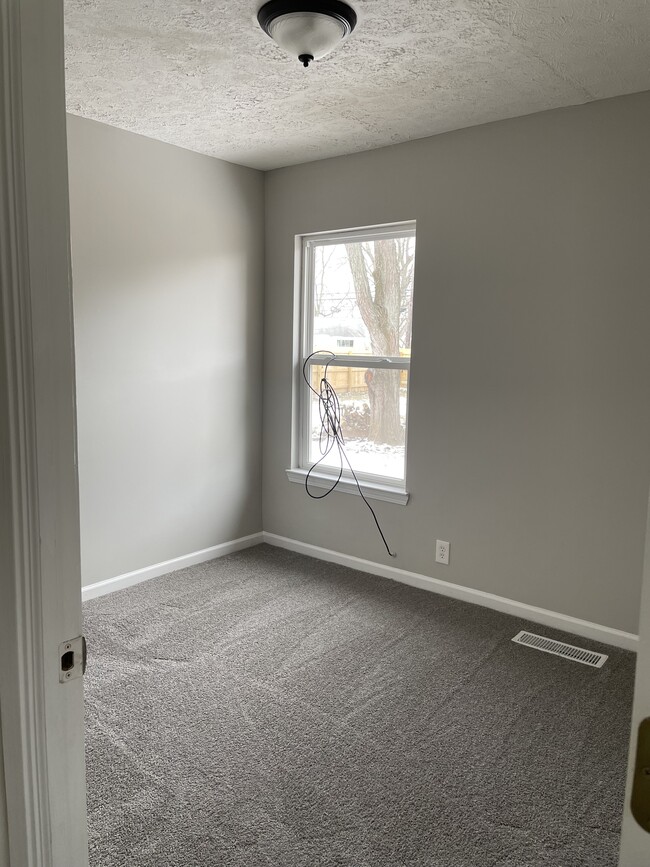 Building Photo - 1100 Riverton Dr