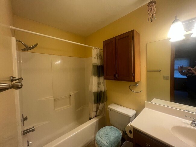 Foto del edificio - 6327 Brent Dr