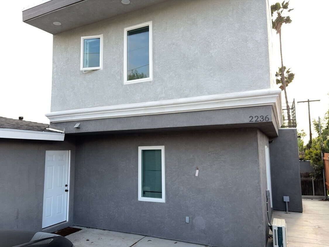 Foto principal - 3 bedrooms 3 baths home in San Diego. WATE...