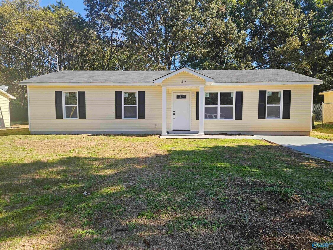 Foto principal - 3210 Delia Ln NW