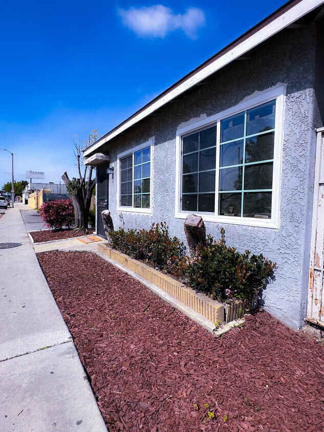 2573 Tweedy Blvd Unit 1, South Gate, CA 90280 Apartments in South